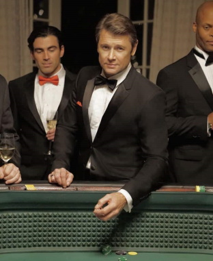 choose the right men's suit for visiting a casino
